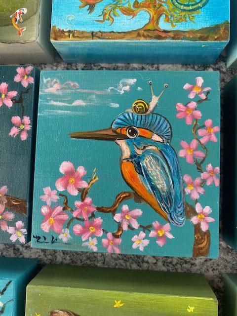 Eisvogel mit Freund und Kirschblüten März 2026